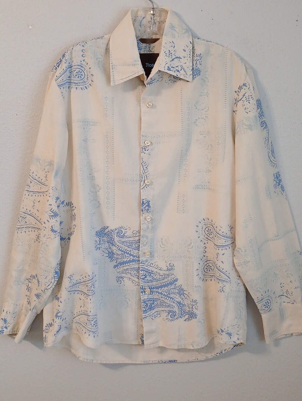 Roar Cream Button-Down Shirt with Blue Paisley Accents Size Large
